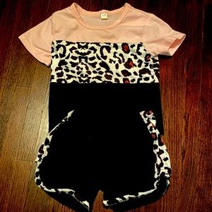 Adorable leopard print outfit